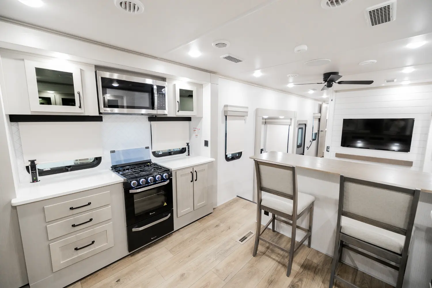 Columbus 388FK Floorplan - Palomino RV