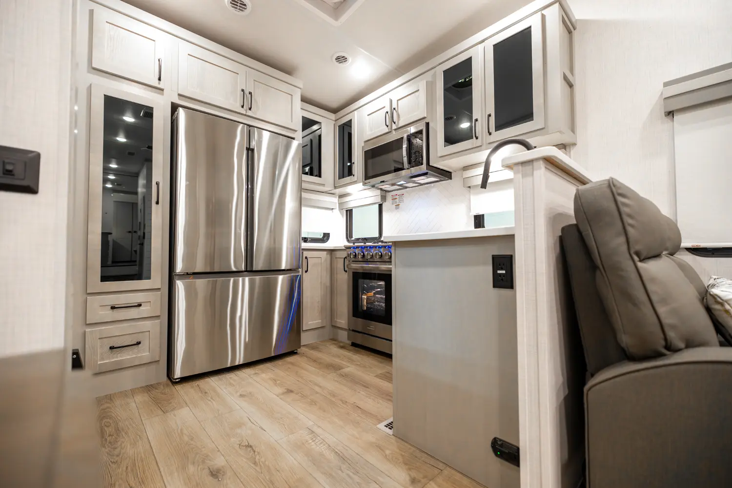 Columbus 384RK Floorplan - Palomino RV